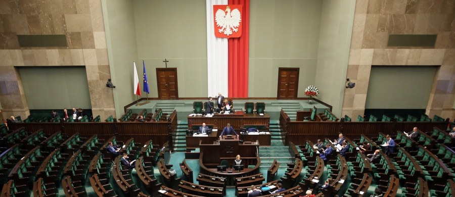 Niemiłosiernie wyświechtane powiedzenie Leszka Millera o tym, że mężczyznę poznaje się po tym "jak kończy", nie chce się z nami rozstać między innymi dlatego, że... jest w dużej mierze słuszne. Choć osobiście wolałbym powtarzać za Owidiuszem "patrz końca", myśl jest w istocie podobna. Nie to istotne, co zapowiadamy, obiecujemy, ale to, co po nas faktycznie pozostanie. 