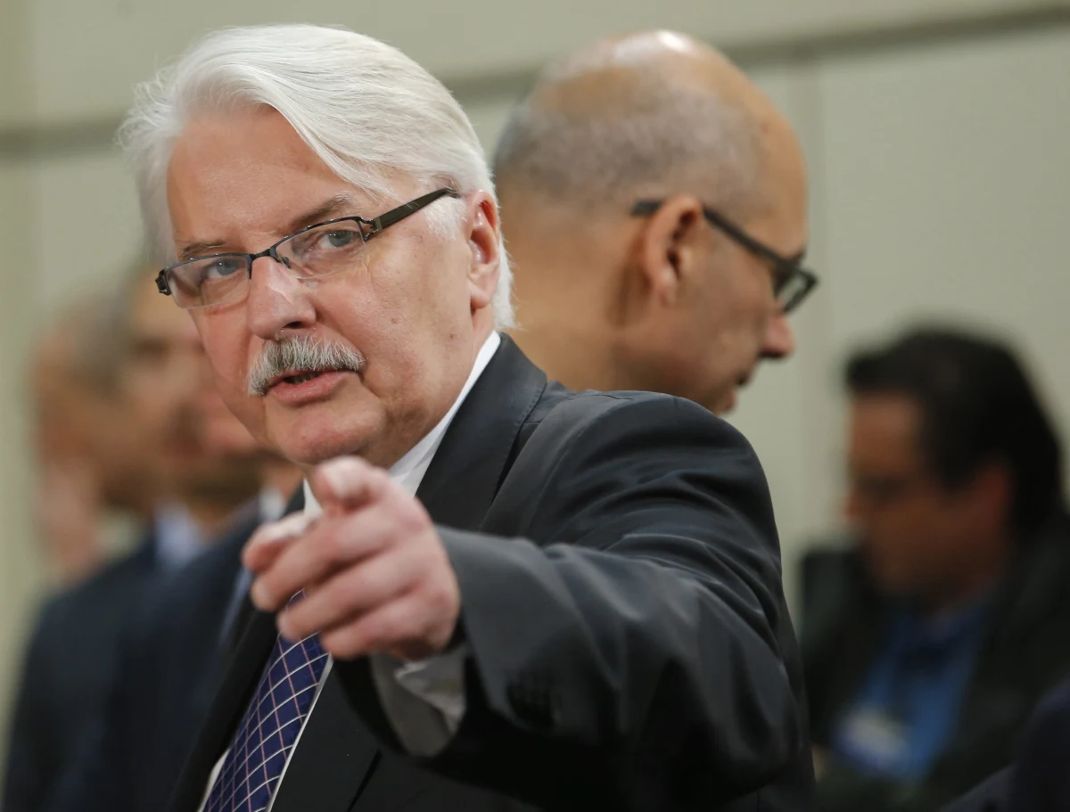 "To nie polski rząd, ale parlament powinien znaleźć odpowiedź na zastrzeżenia Komisji Europejskiej w sprawie sytuacji wokół Trybunału Konstytucyjnego i praworządności w Polsce" - ocenił szef MSZ Witold Waszczykowski. "Rząd nie jest stroną tej dyskusji" - dodał.