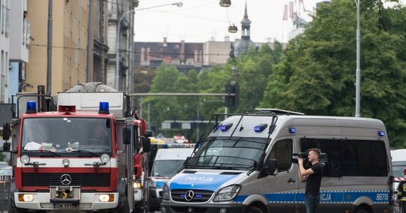 Nowe informacje w sprawie bomby we wrocławskim autobusie. Jak dowiedzieli się reporterzy RMF FM, ładunek był wyposażony w zapalnik czasowy. Prokuratura wszczęła już śledztwo w tej sprawie – dotyczy ono usiłowania zabójstwa wielu osób.