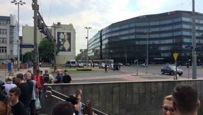 Podejrzany pakunek we Wrocławiu okazał się niegroźny. Ruch w centrum miasta wznowiony