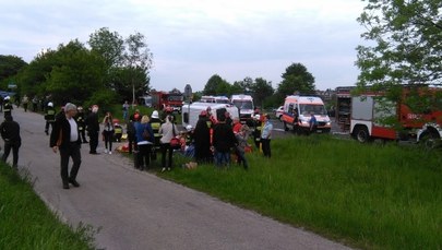 Wypadek busa i osobówki w Małopolsce. Co najmniej 22 osoby są ranne