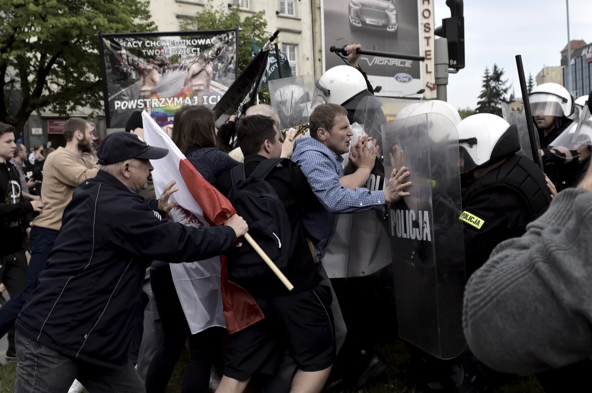 Do przepychanek doszło na trasie Marszu Równości w Gdańsku. Grupa, która wyruszyła z Targu Węglowego, została zablokowana przez kontrmanifestantów - grupy działaczy środowisk narodowych. Policja zatrzymała na razie pięć osób.