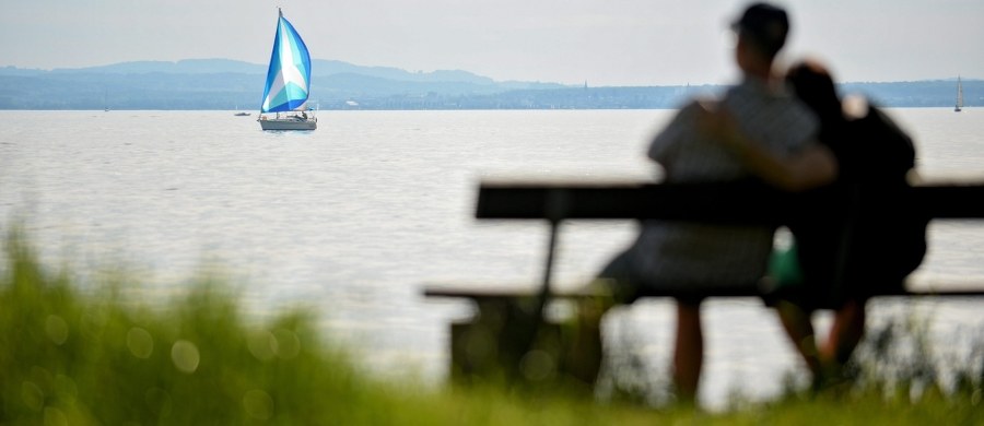 Po prawdziwie letniej niedzieli i poniedziałku, we wtorek pogoda się nieco popsuje. W południowej i zachodniej Polsce na niebie pojawi się więcej chmur, spodziewane są też opady deszczu.