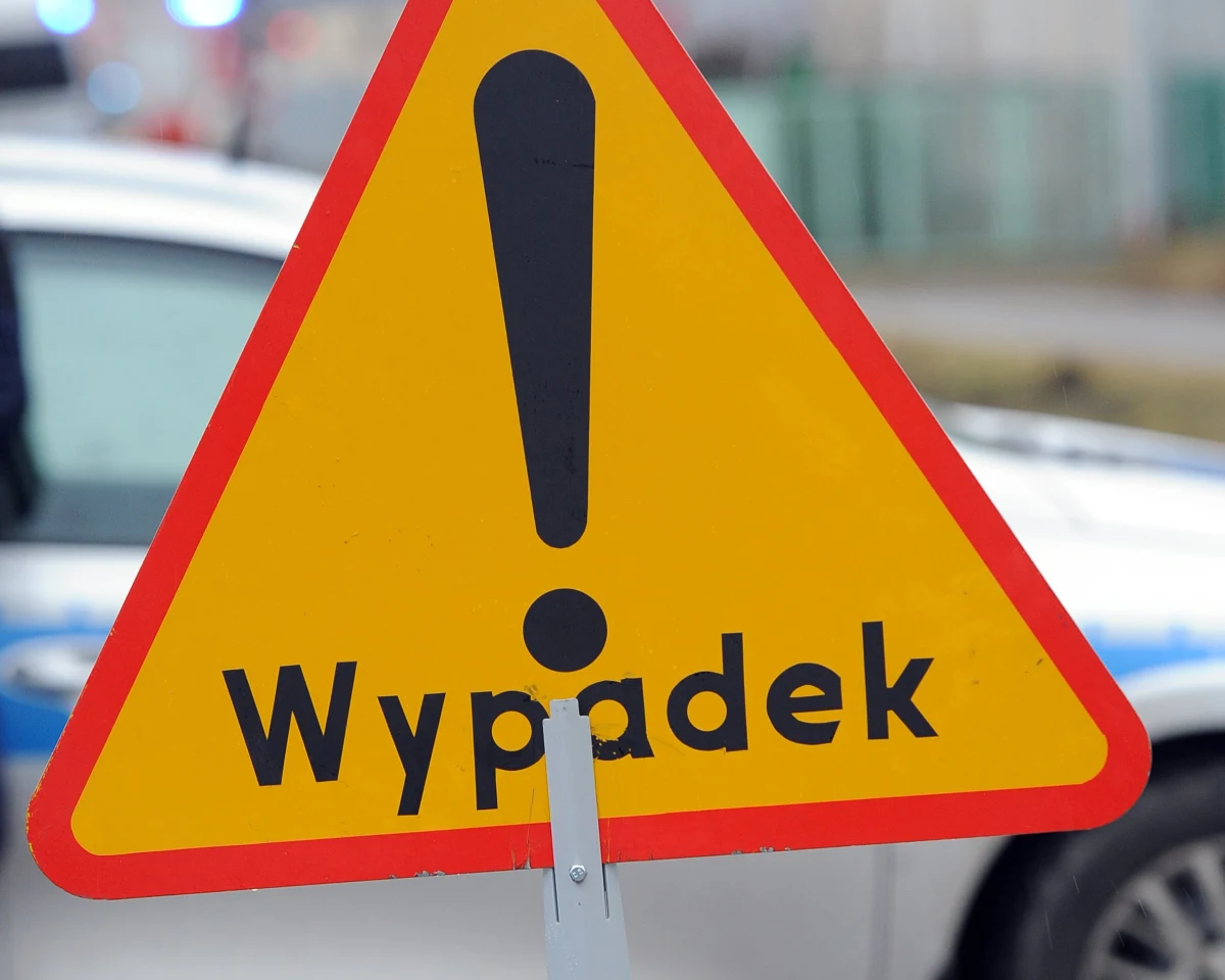 Dwa busy i ciężarówka zderzyły się na S8 na wysokości Sieradza w Łódzkiem. Ranne zostały cztery osoby. Informację o wypadku dostaliśmy na Gorąca Linię RMF FM. 