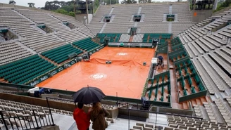 Roland Garros - deszcz pokrzyżował szyki organizatorom