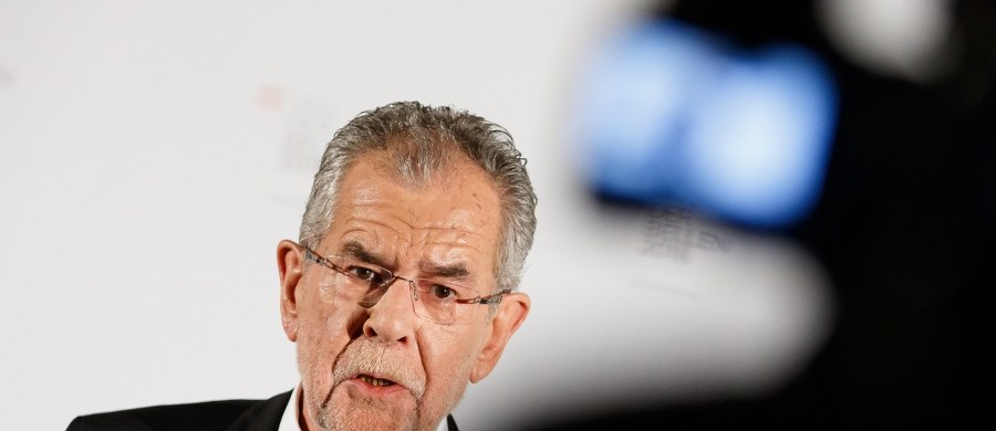 Niezależny kandydat, wspierany przez Zielonych Alexander Van der Bellen wygrał niedzielne wybory prezydenckie w Austrii, uzyskując 50,35 proc. głosów. Minimalnie pokonał Norberta Hofera z prawicowo-populistycznej Austriackiej Partii Wolności (49,65 proc.).