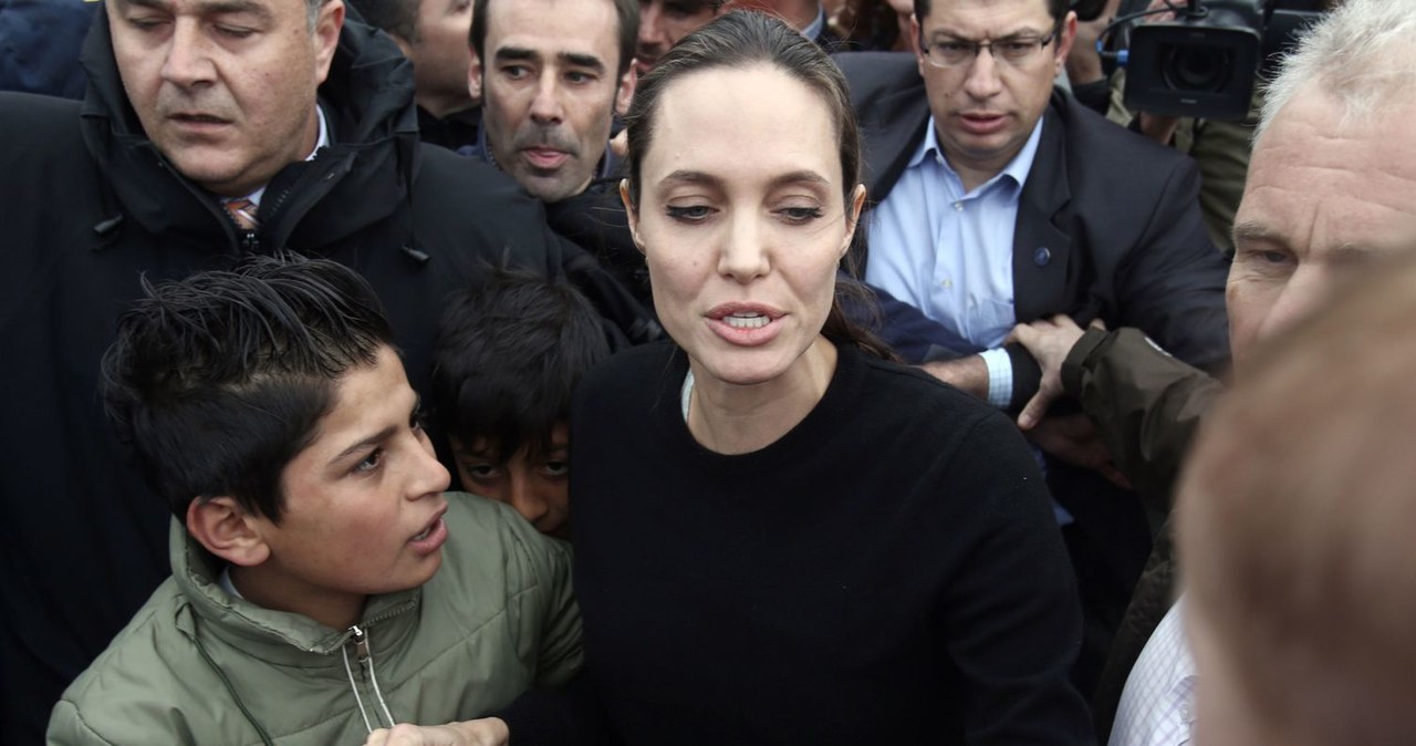 Angelina Jolie została mianowana profesorem wizytującym na prestiżowej brytyjskiej uczelni London School of Economics. Czołowa gwiazda Hollywood ma prowadzić zajęcia ze studentami w ramach nowego programu studiów magisterskich "Kobiety, Pokój i Bezpieczeństwo".