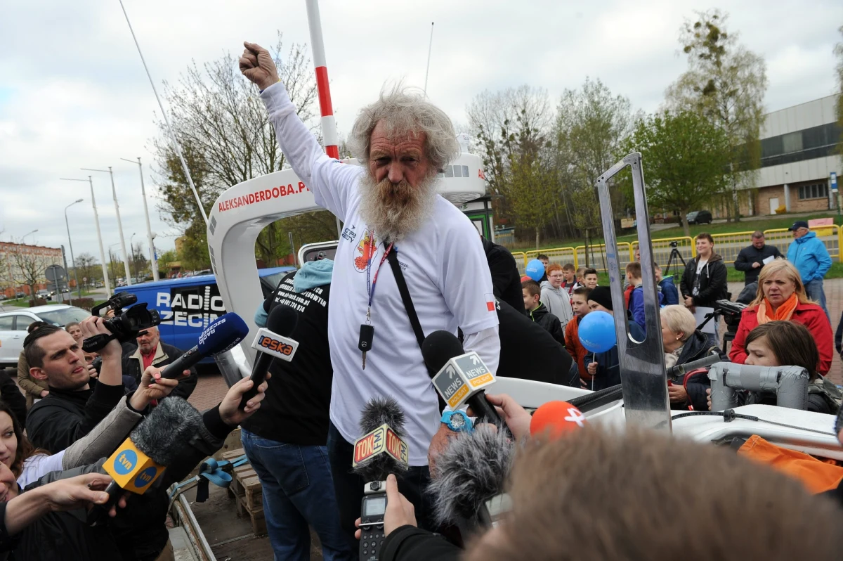 Wyprawa Aleksandra Doby z Nowego Jorku do Europy stanęła pod znakiem zapytania. Polak, miał w niedzielę z USA wyruszyć kolejny raz kajakiem przez ocean. Problem w tym, że Amerykanie zajęli cały zapas liofilizowanej żywności  - informuje amerykański korespondent RMF FM Paweł Żuchowski 