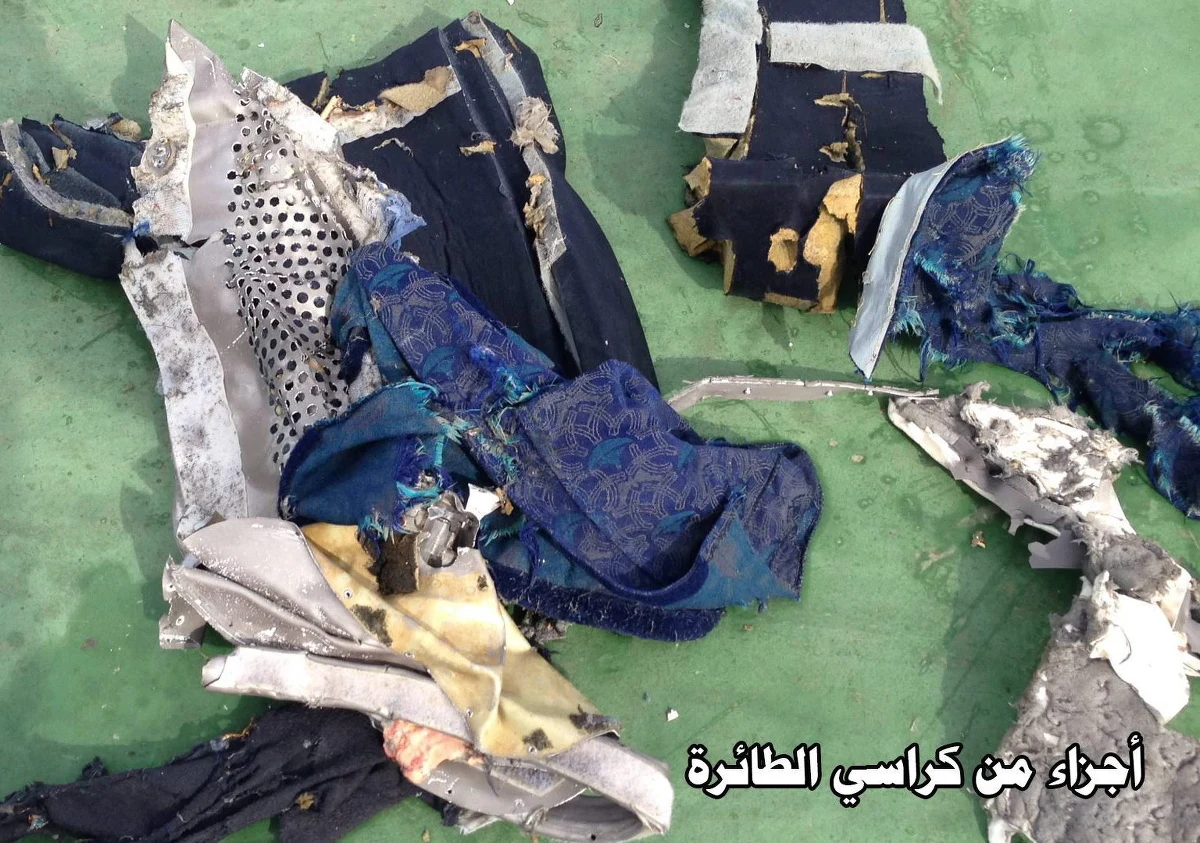 Szef egipskiego zespołu medycyny sądowej Heszam Abdelhamid zdementował wcześniejsze doniesienia, jakoby małe rozmiary ludzkich szczątków wydobytych do tej pory na miejscu katastrofy samolotu EgyptAir wskazywały, że na pokładzie mogło dojść do wybuchu. "Wszystko, co do tej pory opublikowano w tej sprawie, jest całkowicie fałszywe, a ostatnie doniesienia nie pochodziły od władz zajmujących się medycyną sądową" - podkreślił Abdelhamid, cytowany przez agencję prasową MENA.