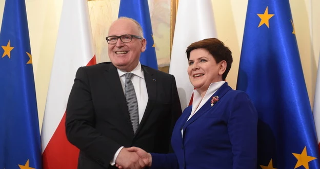 Beata Szydło i Frans Timmermans przed spotkaniem w KPRM