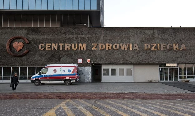 Pielęgniarki z Centrum Zdrowia Dziecka rozpoczęły strajk