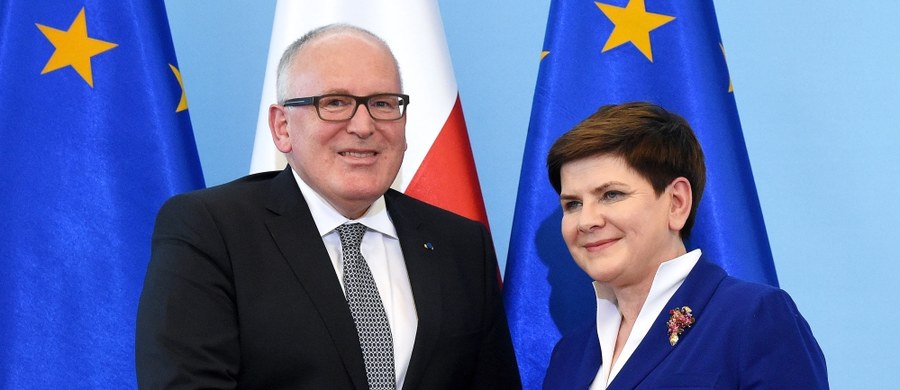 Timmermans wrócił do Brukseli i dziś na cotygodniowym spotkaniu unijnych komisarzy zda relację z odbytych wczoraj rozmów z premier Szydło i prezesem Trybunału Konstytucyjnego.