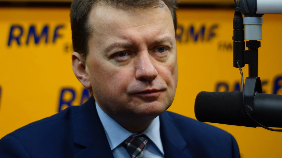 „Bomber z Wrocławia na pewno nie był terrorystą samobójcą, bo ładunek zostawił w autobusie, ale był niewątpliwie niebezpieczny. Nie był wcześniej notowany. To inteligentny człowiek, był świetnie przygotowany, miał wszystko przygotowane ze szczegółami, ale nie ma zbrodni doskonałej” – mówi o zatrzymaniu 22-latka z Wrocławia gość Kontrwywiadu RMF FM szef MSWiA Mariusz Błaszczak. „Zatrzymanie bombera porównuję do zatrzymania Kajetana P. na Malcie - to kolejny przykład zaangażowania” – uważa minister. Jego zdaniem to wielki sukces polskiej policji, że potrafiła rozpracować sytuacją i wytropić tego człowieka. Szef MSWiA podkreśla, że to dzięki ustawie o policji. Dodaje, że pomogły również informacje od mieszkańców Wrocławia. Mariusz Błaszczak uważa, że „w Polsce nie popełniono błędów zachodu Europy – nie ma multi-kulti, nie ma dzielnic, do których policja nie wchodzi”. Zapewnia również, że „dziś we Wrocławiu i w Polsce nie ma już zagrożenia ze strony bombera”.