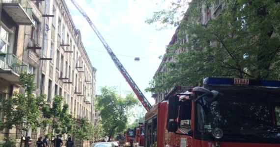 Pięć z sześciu osób poszkodowanych w pożarze kamienicy przy ulicy Gdańskiej w Łodzi trafiło do szpitali. Wszyscy będą na obserwacji, bo jest podejrzenie, że mogli podtruć się dymem. Wśród poszkodowanych jest dwoje dzieci. 