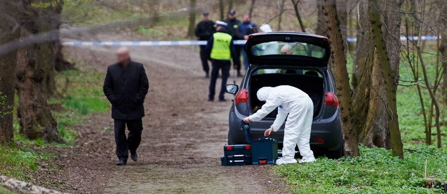 Mariusz L. - mężczyzna, który ponad rok temu w nadmorskim parku w Gdańsku brutalnie zakatował 5-letnią córkę - ma być leczony w zamkniętym zakładzie psychiatrycznym. Taką decyzję podjął gdański sąd. Jak ją uzasadniał? Nie wiadomo, bo posiedzenie w całości było utajnione.