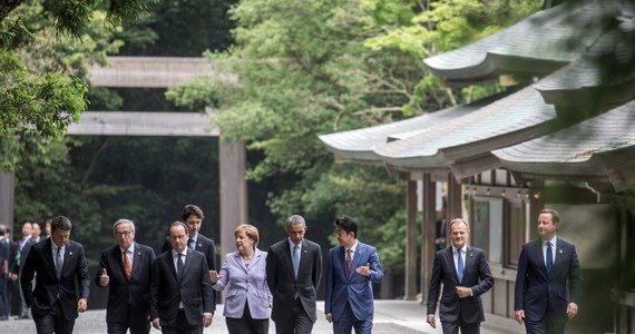 Na japońskim półwyspie Shima ruszył dwudniowy szczyt, z udziałem przywódcy grupy państw G7. Otwarcie obrad poprzedziła uroczystość w sintoistycznej świątyni Ise Jingu w Uji uważanej za święte miejsce Japonii. Liderzy G7 zasadzili tam drzewa.

