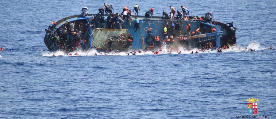 Co najmniej 20 uchodźców zginęło po tym, jak przy libijskim wybrzeżu Morza Śródziemnego zatonęła łódź z migrantami. Hiszpańskie i włoskie jednostki ratunkowe uratowały ponad 80 uchodźców - podała agencja Reutera. Bilans ofiar może wzrosnąć.