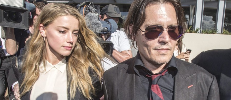 Amber Heard, żona słynnego amerykańskiego aktora Johnny’ego Deppa, która kilka dni temu złożyła w sądzie papiery rozwodowe twierdzi, że artysta ją "wielokrotnie bił". Na dowód 30-latka pokazała w sieci zdjęcie.