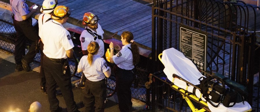 Zabytkowy samolot z czasów II wojny światowej spadł do rzeki Hudson w Nowym Jorku, w rejonie Manhattanu. Pilot prawdopodobnie zginął.