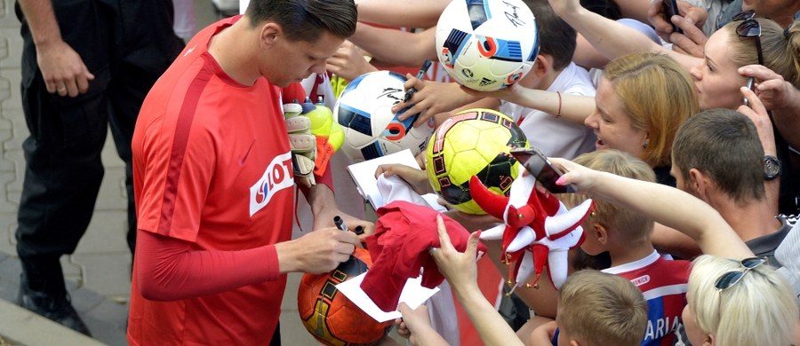 Robert Lewandowski i Wojciech Szczęsny piątkowy wieczór spędzili w kręgielni. Z kolei Grzegorz Krychowiak zwiedził okolice hotelu Arłamów na rowerze. Piłkarze reprezentacji Polski na zgrupowaniu w Arłamowie mają wiele możliwości spędzenia wolnego czasu.