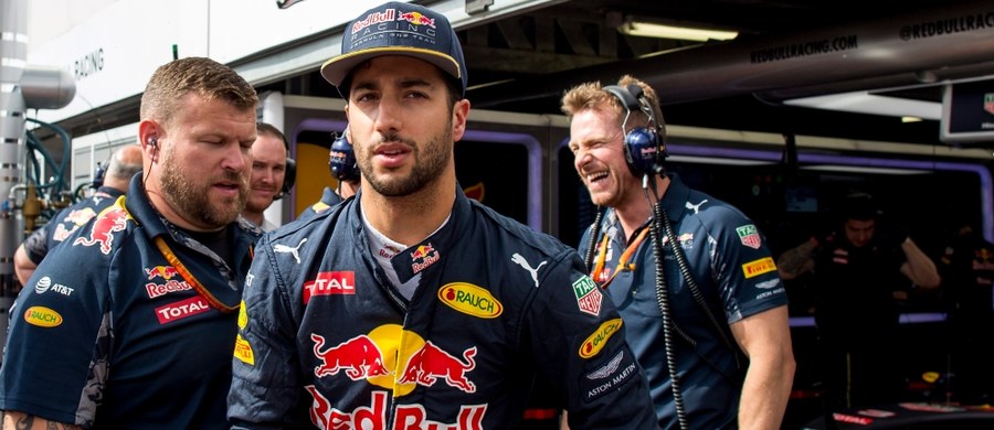 Australijczyk Daniel Ricciardo z teamu Red Bull niespodziewanie wygrał kwalifikacje do niedzielnego wyścigu o Grand Prix Monako na ulicznym torze w Monte Carlo. To pierwsze pole position w karierze tego kierowcy.