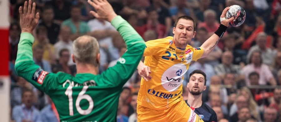 Piłkarze ręczni Vive Tauronu Kielce awansowali do finału Ligi Mistrzów po zwycięstwie w sobotnim półfinale w Kolonii nad Paris Saint-Germain 28:26 (16:16). To największy sukces w 50-letniej historii klubu. W wielkim finale podopieczni trenera Tałanta Dujszebajewa zagrają w niedzielę o godzinie 18. z węgierskim MVM Veszprem. 