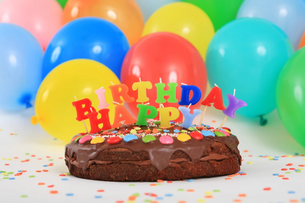 Dziesięcioro dzieci i jeden dorosły zostało rannych w wyniku uderzenia pioruna w jednym z parków w północno-wschodniej części Paryża - podały władze dzielnicy. 6 osób jest w stanie ciężkim.