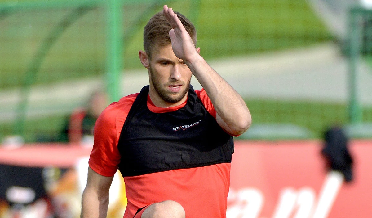 Piłkarz reprezentacji Polski Maciej Rybus opuścił zgrupowanie reprezentacji Polski w Arłamowie i udał się na badanie rezonansem magnetycznym. Na razie nie wiadomo, na ile poważny jest jego uraz barku.