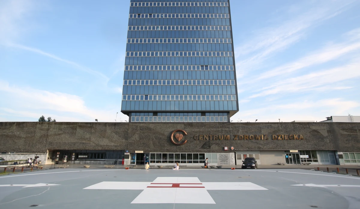 Zerwane rozmowy strajkujących pielęgniarek z dyrekcją Centrum Zdrowia Dziecka w Warszawie. Po kolejnym dniu wielogodzinnych negocjacji nie udało się uzyskać porozumienia. Strajk pielęgniarek trwa. Nie wyznaczono terminu kolejnych rozmów.