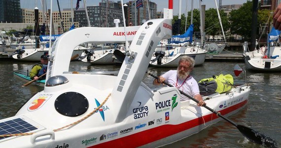 Aleksander Doba ruszył w niedzielę zgodnie z planem o godz. 13.07 z Jersey City w podróż przez Atlantyk. Przewiduje, że w sezonie huraganów warunki atmosferyczne podczas wyprawy mogą być trudne, co uznaje za tym ciekawsze. "Wezmę byka za rogi" – powiedział.