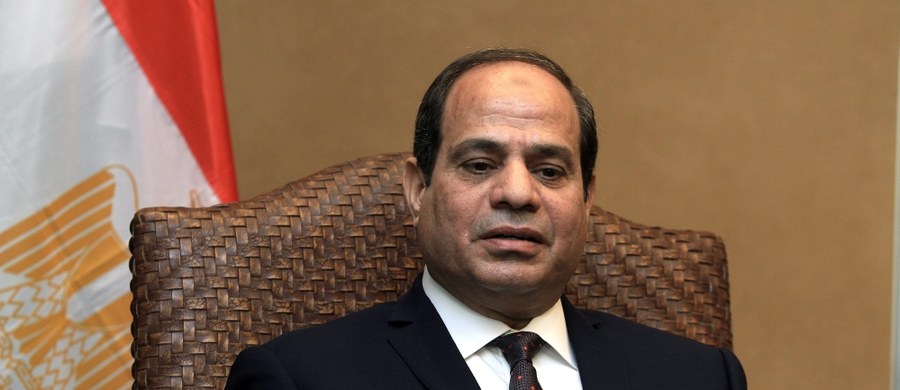Prezydent Egiptu Abd el-Fatah es-Sisi obiecał postawienie przed sądem napastników, którzy znieważyli 70-letnią Koptyjkę, odzierając ją z ubrania. Była to kara za to, że jej syn wdał się podobno w romans z muzułmanką.