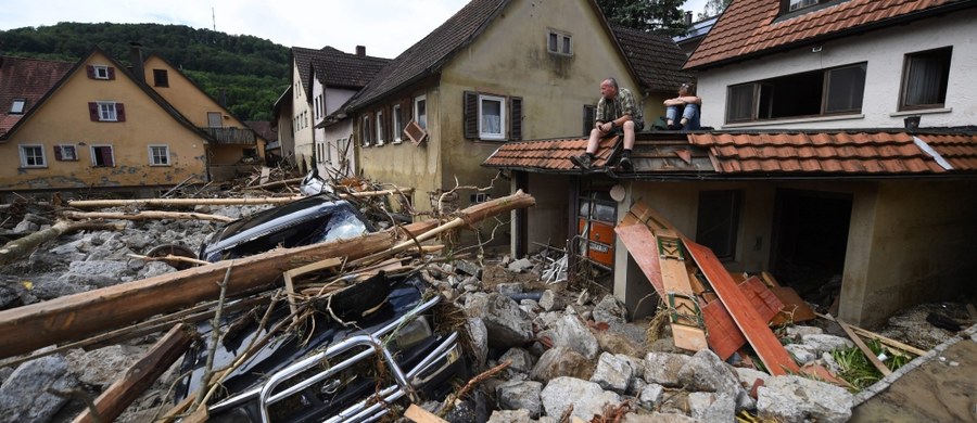 Co najmniej cztery osoby zginęły na skutek nawałnic, które w niedzielę wieczorem przeszły nad Badenią-Wirtembergią i Bawarią na południu Niemiec - poinformowało bawarskie ministerstwo spraw wewnętrznych. Wśród ofiar śmiertelnych jest 13-latka.