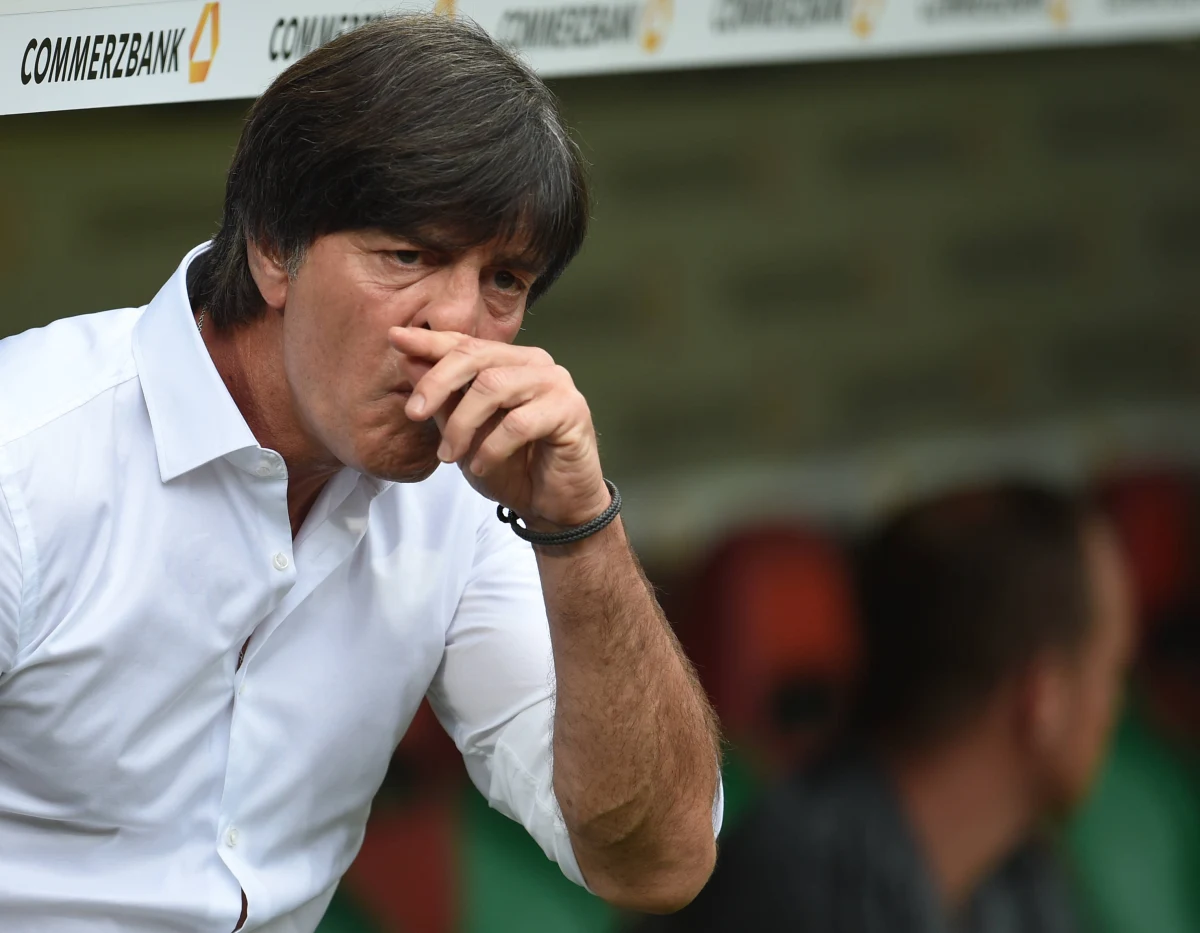 Joachim Loew ogłosił kadrę Mistrzów Świata na Mistrzostwa Europy. Selekcjoner niemieckiej reprezentacji musiał skreślić z listy cztery nazwiska. W tym gronie znalazł się niespodziewanie gwiazdor Borussii Dortmund Marco Reus.

