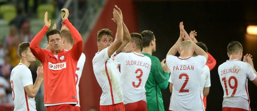 Piłkarska reprezentacja Polski przegrała z Holandią 1:2 (0:1) w towarzyskim meczu, który odbył się w Gdańsku. Bramkę dla gospodarzy zdobył Artur Jędrzejczyk. Biało-czerwoni przygotowują się do mistrzostw Europy we Francji, Holendrzy w nich nie wystąpią.