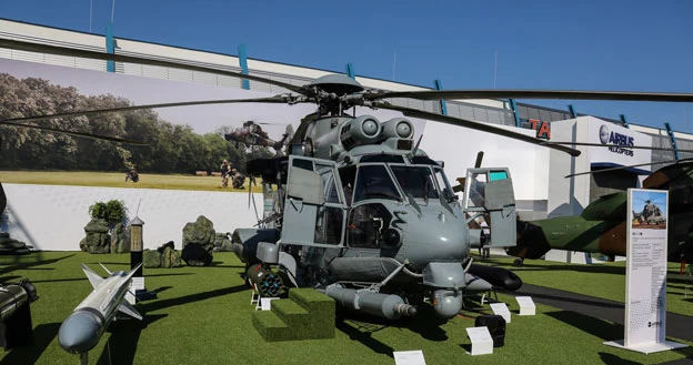 Helikopter wielozadaniowy H225M Caracal produkcji francuskiego Airbusa