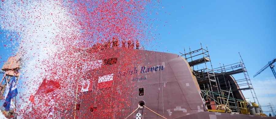 Orła i Kruka ochrzczono dziś w Gdańsku. To dwa statki zbudowane w Stoczni Remontowa Shipbuilding dla kanadyjskiego armatora. Nowoczesne promy pływać będą w pobliżu Vancouver.