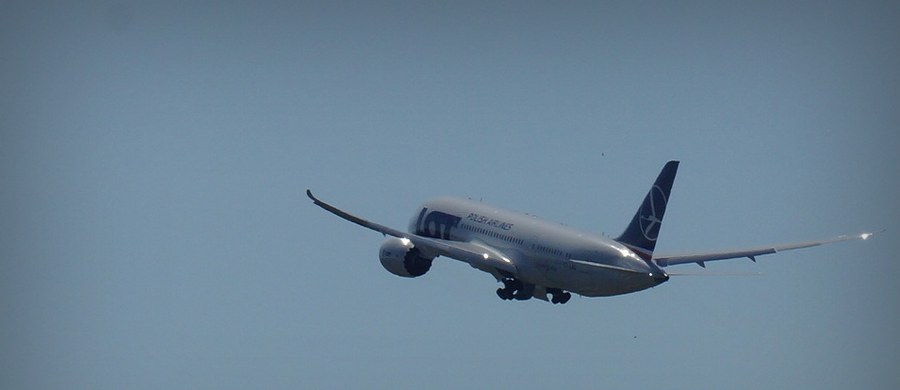 Z przyczyn technicznych do Warszawy zawrócił dreamliner Polskich Linii Lotniczych LOT lecący do Pekinu. Piloci podjęli taką decyzję po 2 godzinach rejsu, kiedy maszyna była w okolicy Moskwy. 