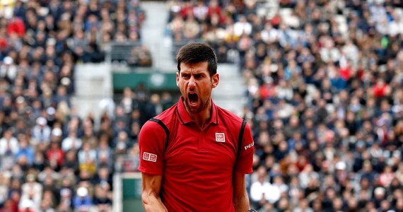 Rozstawiony z "dwójką" brytyjski tenisista Andy Murray awansował do finału wielkoszlemowego turnieju French Open w Paryżu, pokonując broniącego tytułu Szwajcara Stana Wawrinkę (3.) 6:4, 6:2, 4:6, 6:2. W niedzielę zmierzy się z Serbem Novakiem Djokovicem (1.).