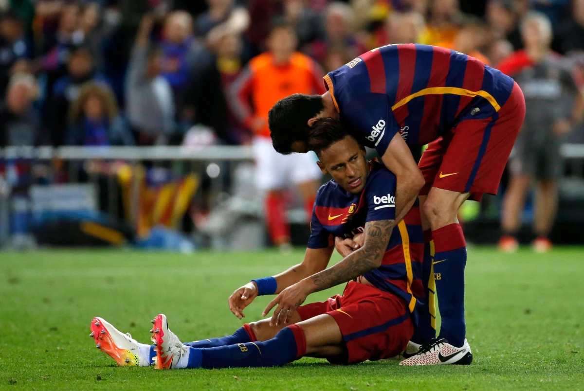 Komisja Dyscyplinarna UEFA ukarała FC Barcelonę grzywną w wysokości 150 tys. euro za wywieszanie na trybunach Camp Nou podczas meczów Ligi Mistrzów flag i banerów w złoto-czerwonych barwach Katalonii. Klub już zapowiedział, że odwoła się od tej decyzji.