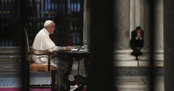 Franciszek w opublikowanym w sobocie dokumencie wprowadził jasne zasady usuwania z urzędu biskupów uznanych za winnych zaniedbań w sprawie przypadków pedofilii w ich diecezjach. W liście apostolskim papież doprecyzował istniejące przepisy, umożliwiające na podstawie Kodeksu Prawa Kanonicznego usunięcie biskupów z "poważnych przyczyn". 