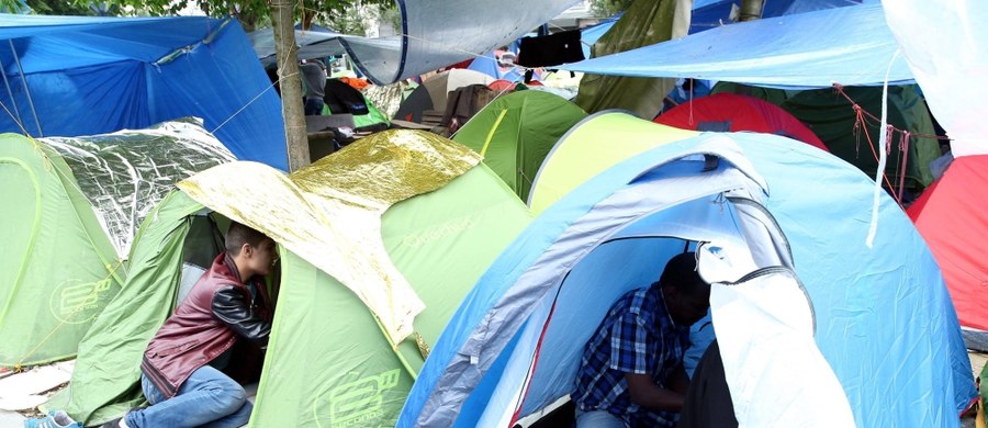 Około 2 tysięcy imigrantów, których część od kilku tygodni mieszkała w namiotach, zostało wywiezionych z nielegalnego obozowiska na północy Paryża. Imigranci mają trafić do ok. 60 ośrodków rozmieszczonych w regionie paryskim.