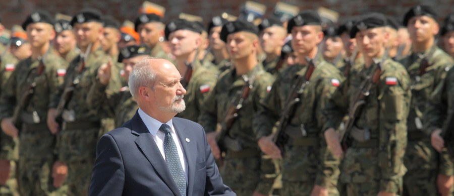 "Celem ćwiczenia Anakonda-16 jest sprawdzenie zdolności państw NATO obrony terytorium wschodniej flanki Sojuszu" - powiedział szef MON Antoni Macierewicz podczas uroczystości otwarcia ćwiczenia w Akademii Obrony Narodowej w Warszawie.