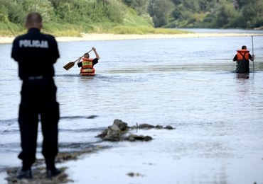Wpadł do wody, na ratunek skoczyła mu niepełnosprawna partnerka. Policja wyjaśnia tragedię przy molo