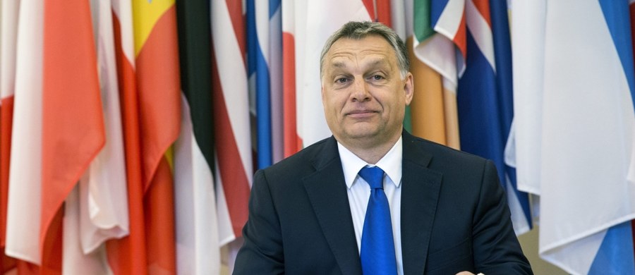 Premier Węgier Viktor Orban wyraził we wtorek przekonanie, że niektóre "siły międzynarodowe" działają na rzecz napływu do Węgier i innych państw UE jak największej liczby imigrantów.