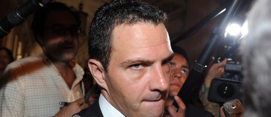 Makler inwestycyjny Jerome Kerviel, skazany za spowodowanie rekordowej straty 4,9 mld euro banku Societe Generale, został z tego powodu niesłusznie zwolniony z pracy - orzekł sąd w Paryżu. Bank ma teraz zapłacić mężczyźnie 455 tys. euro odszkodowania.