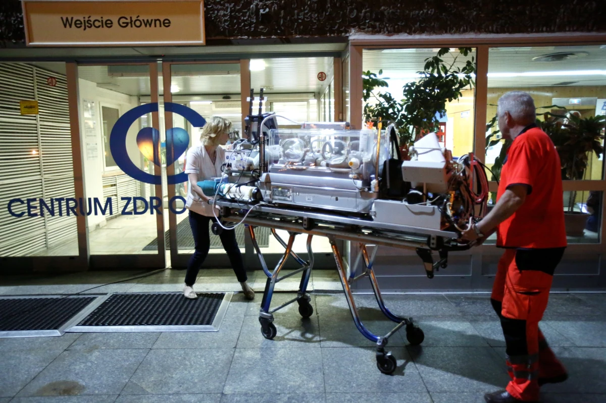 Po 16. dniach strajku w Centrum Zdrowia Dziecka podpisano porozumienie między protestującymi pielęgniarkami a dyrekcją szpitala. Pielęgniarki mają wrócić do pracy jeszcze w środę. Postanowiono także o zawieszeniu do końca roku sporu zbiorowego pielęgniarek z dyrekcją CZD.