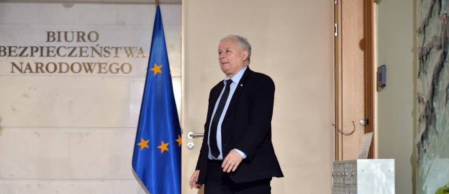 Nowe przepisy dotyczące Trybunału Konstytucyjnego mogłyby być uchwalone jeszcze w lipcu - ocenił w czwartek w rozmowie z dziennikarzami prezes PiS Jarosław Kaczyński. Jego zdaniem do projektu autorstwa PiS wprowadzono "w zasadzie 90 proc. żądań Komisji Weneckiej".