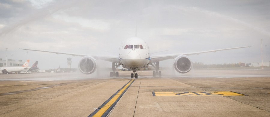 Zbudowane za 285 milionów funtów lotnisko na wyspie Świętej Heleny nie zostanie otwarte. To położone na południowym Atlantyku zamorskie terytorium Wielkiej Brytanii okazało się nieprzychylne lądującym samolotom. 