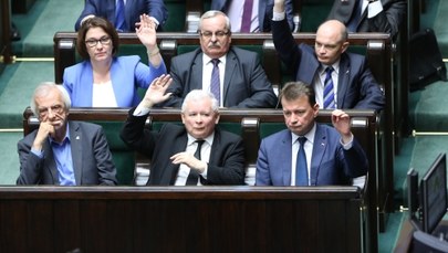 Sejm uchwalił ustawę antyterrorystyczną. "Zero tolerancji dla terrorystów", "To Orwell 2016" 