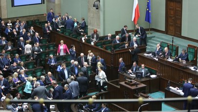 Sejm przeciwny odrzuceniu projektów ustaw o TK autorstwa PiS i PSL